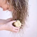 Lamazuna Balsamo rigido per tutti i tipi di capelli BIO - vaniglia (75 g) - doma e profuma dolcemente i capelli