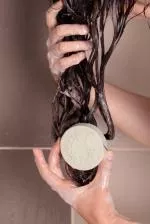 Lamazuna Shampoo rigido per capelli normali - argilla bianca e verde (70 g)
