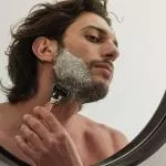 Officina Naturae Sapone da barba solido da uomo N°06 (50 g) - profumo morbido di legno e spezie