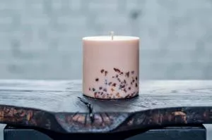 TL Candles Candela con profumo di fiori e miele Ambra Mare XL