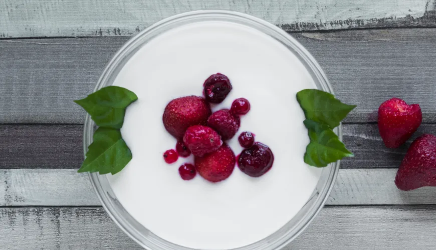 Scopri lo yogurt bianco e le sue versatili possibilità in cucina