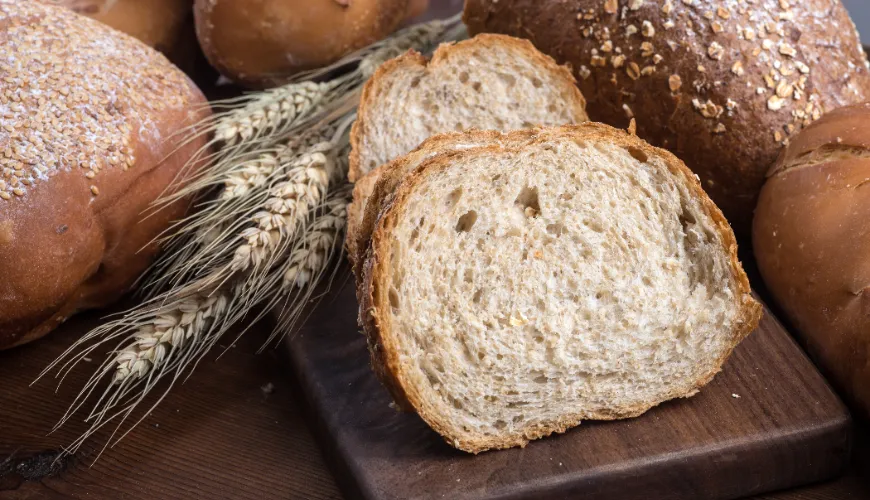 Tutto sul pane, le sue calorie e le varianti salutari