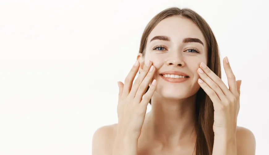 Come mantenere la pelle grassa fresca e senza acne