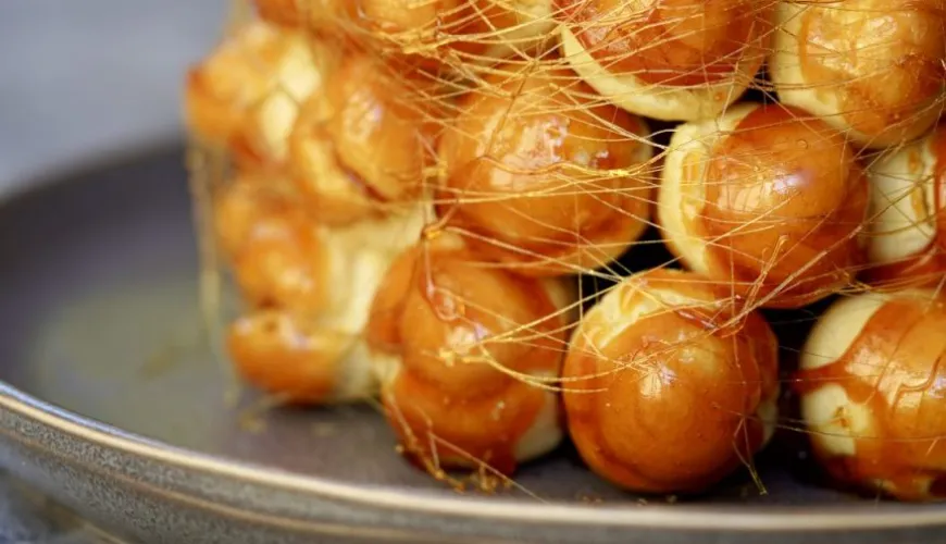 Prepara il croquembouche e stupisci i tuoi ospiti