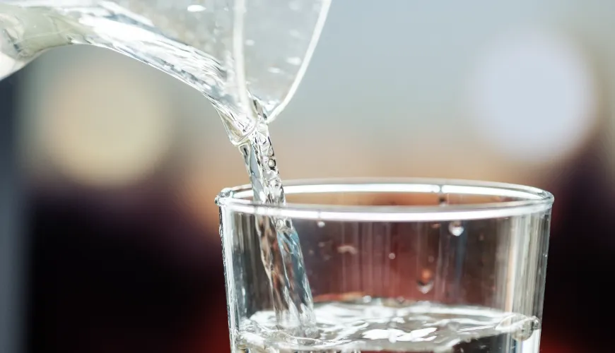 Acqua distillata e il suo ruolo chiave nel mondo moderno