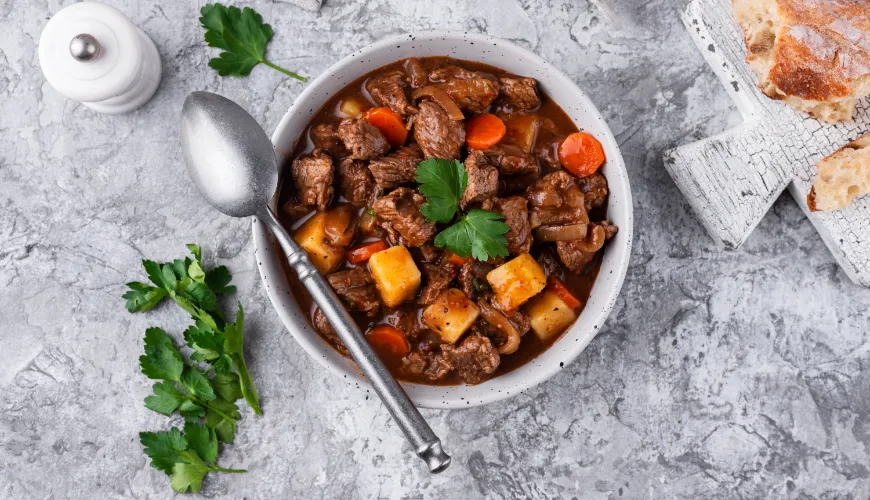 Come preparare un gulash di fagioli ricco di sapori e tradizione