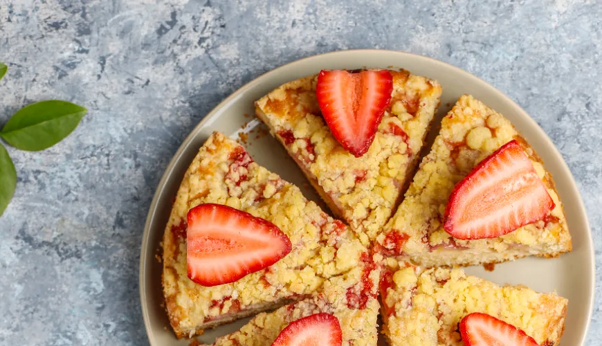 Torta fitness di fiocchi d'avena piena di ingredienti sani