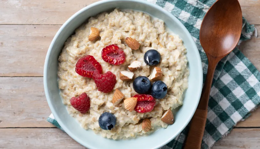 Porridge nutriente che avvia la tua giornata