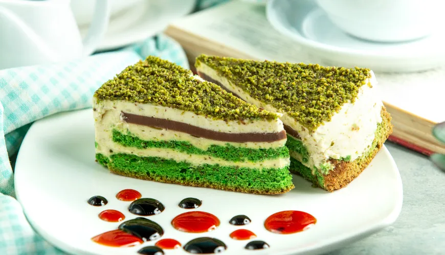 Il tiramisù al pistacchio vi incanterà con il suo gusto unico.