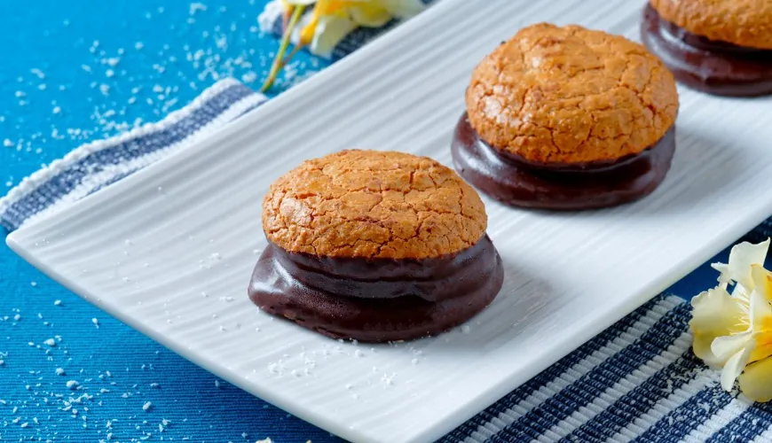 Ricetta per biscotti al cocco ripieni che ogni principiante può fare