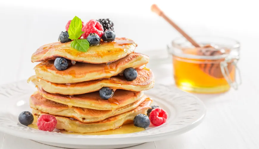 Prova il facile ricetta per i nutrienti pancake proteici