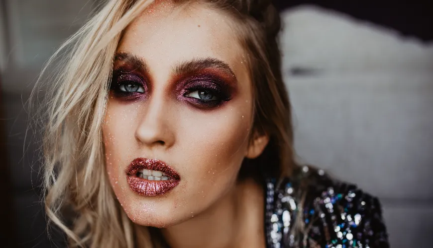 Impara il trucco smokey eyes che esalterà la tua bellezza