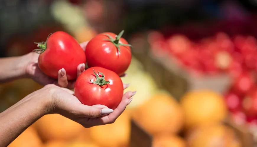 Non ignorare i sintomi dell'allergia ai pomodori, possono essere gravi.