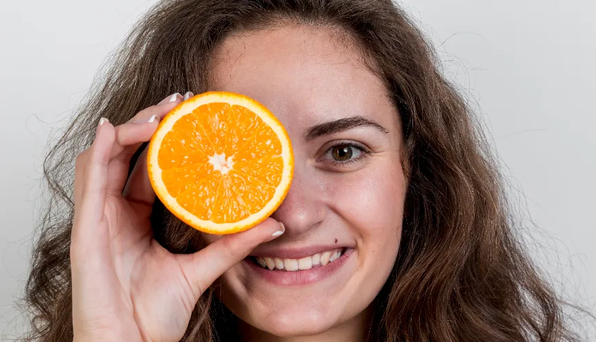 Capelli lucidi e forti grazie al potere della vitamina C